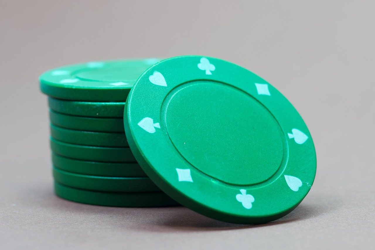 iGaming Survival Guide: Slots, Poker, and Smart Betting